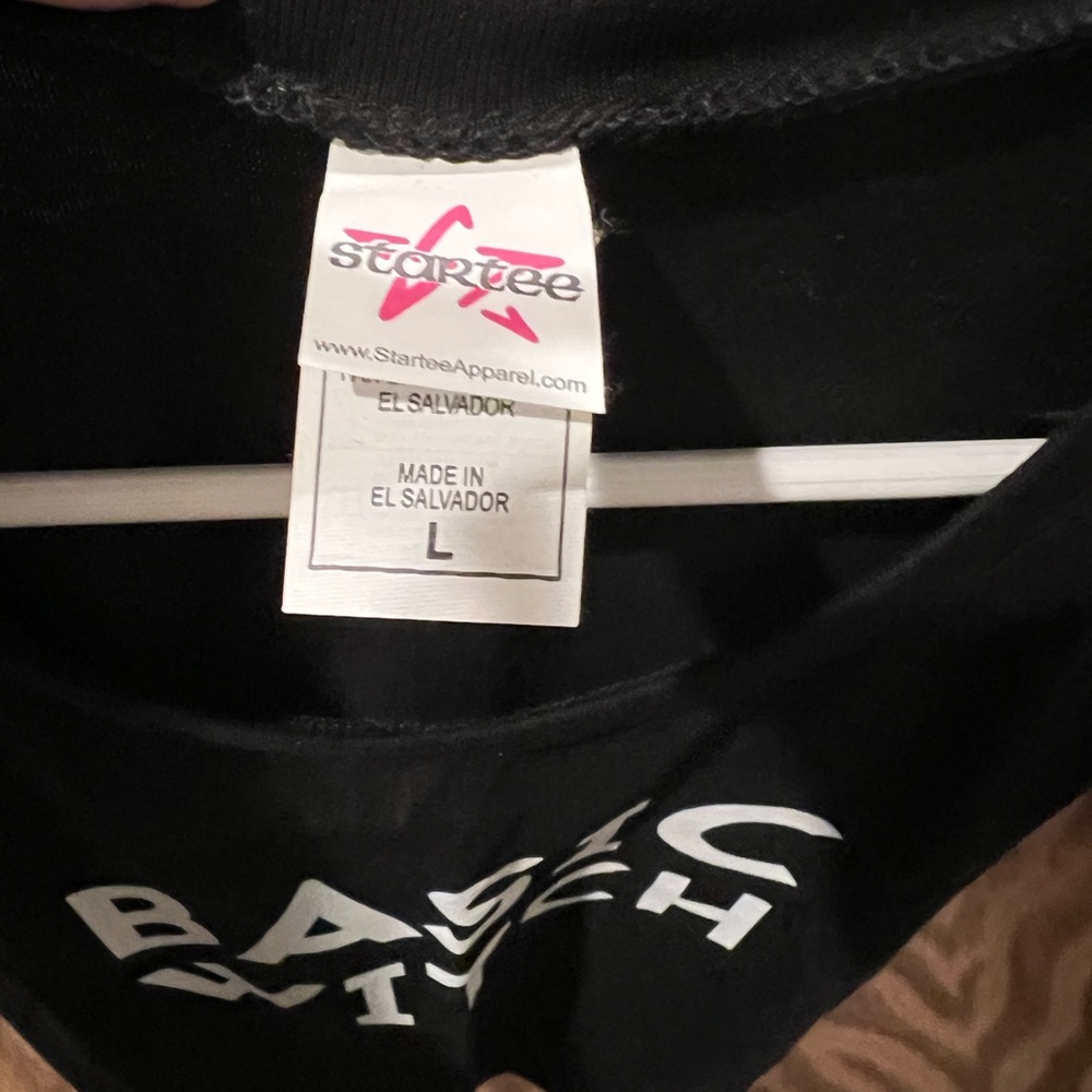 Basic Witch tee - Picture 3 of 3